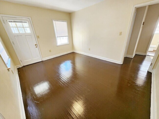 Building Photo - 1200 W Lincoln Ave