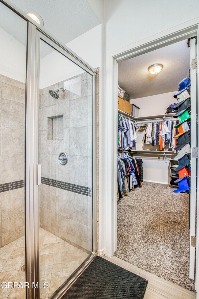 Building Photo - 7517 Red Cedar Dr