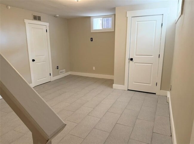 Building Photo - 1179 Lynmoor Dr NE