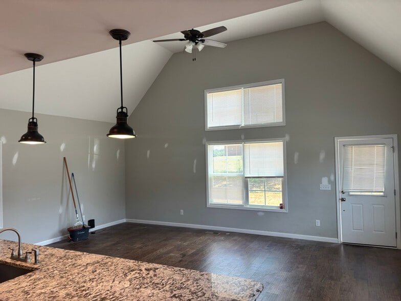 Building Photo - 100 Apache Ln