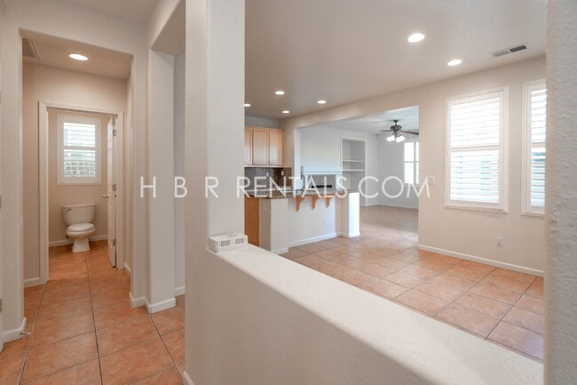 Building Photo - Comfort, Convenience & Space — Tracy Living at Its Best