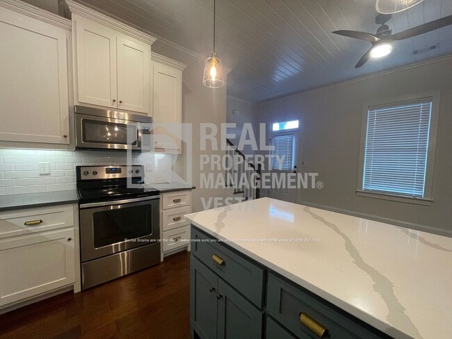 Building Photo - 435 New St