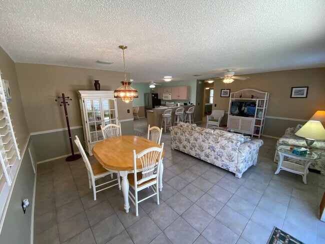 Building Photo - Great Location Turnkey Villa In The Villag...