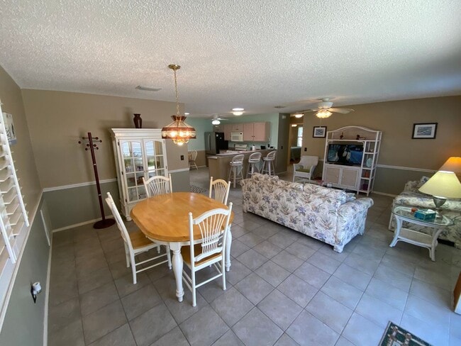 Building Photo - Great Location Turnkey Villa In The Village of Belvedere ANNUAL Lease