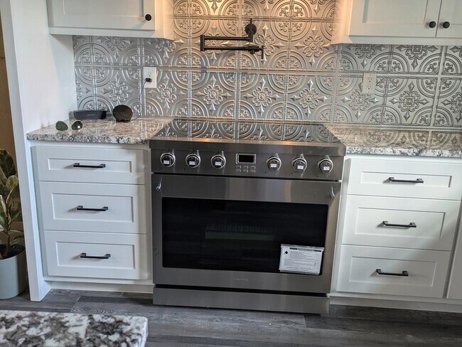 Building Photo - 823 Meridian Rd