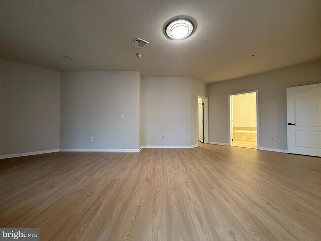 Building Photo - 407 Carson Terrace