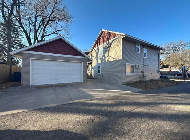 Garage Stalls Available - 516 6th St S