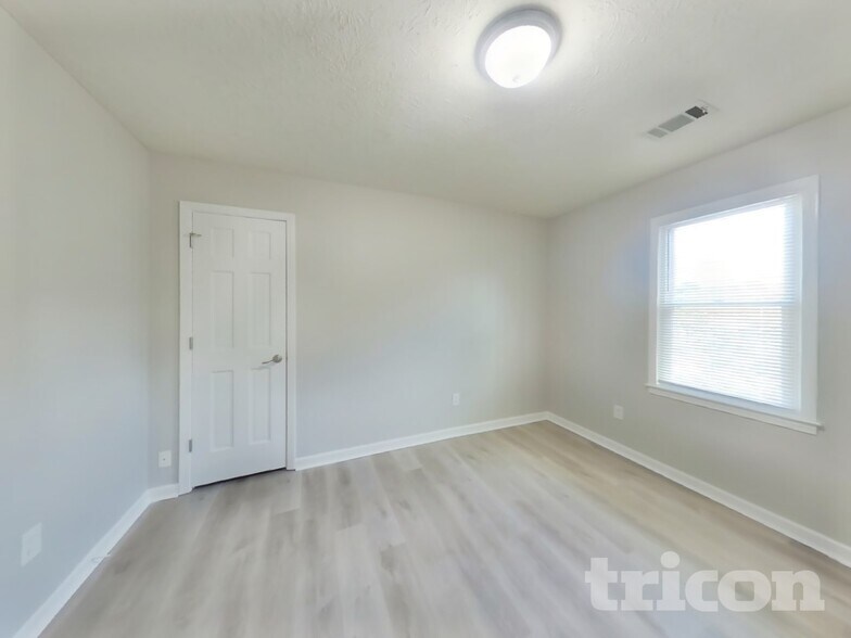 Building Photo - 100 Hillcrest Point