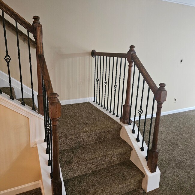 Building Photo - 1052 Crown Blvd