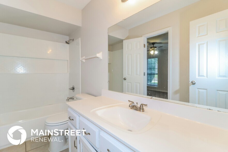 Building Photo - 7120 Oak Forest Dr