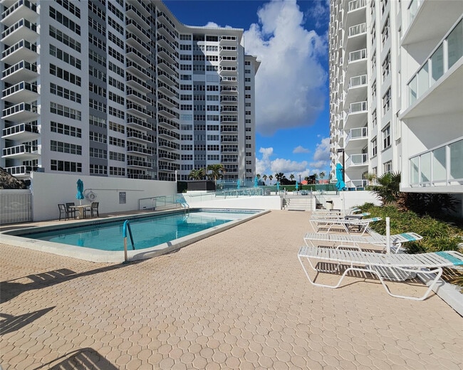 Building Photo - 3750 Galt Ocean Dr