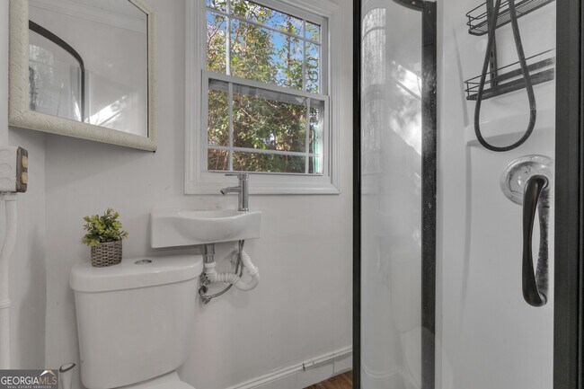 Building Photo - 9 Meridian Dr