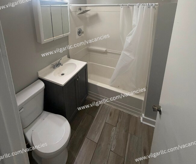 Building Photo - 3910 Deodar St