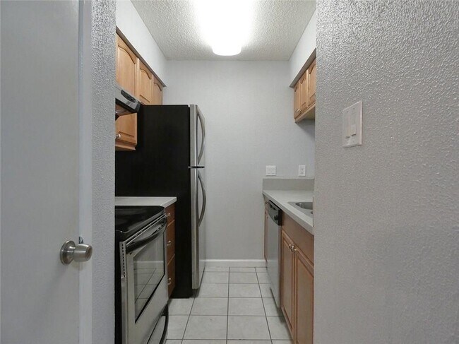 Building Photo - 202 E 45th St