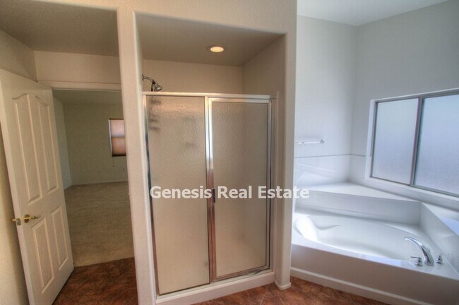 Building Photo - Large 5 Bedroom in Star Valley