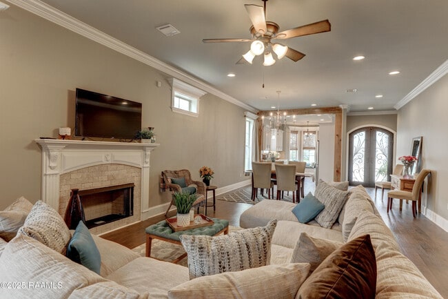 Building Photo - 505 N Montauban Dr