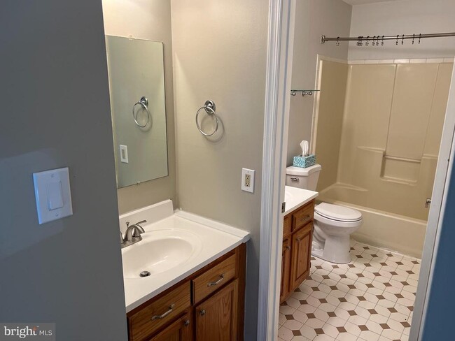 Building Photo - 208 Allens Ln