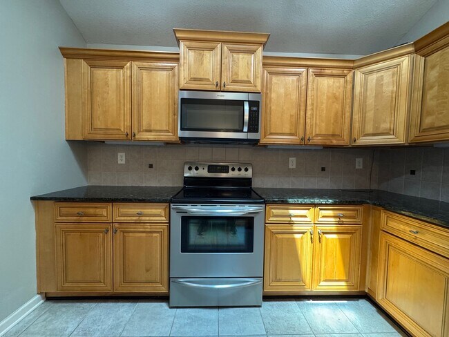 Building Photo - Cozy 2/2 House in Cartersville- $1,695