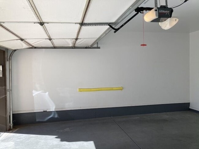 Building Photo - 525 Ridgeview Dr