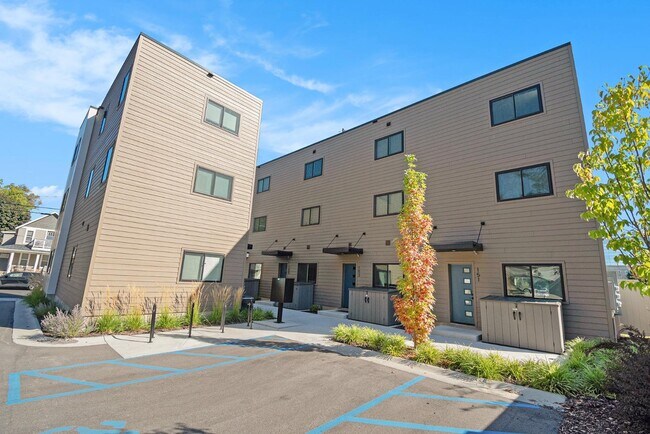 Building Photo - 153 Seward Ave NW