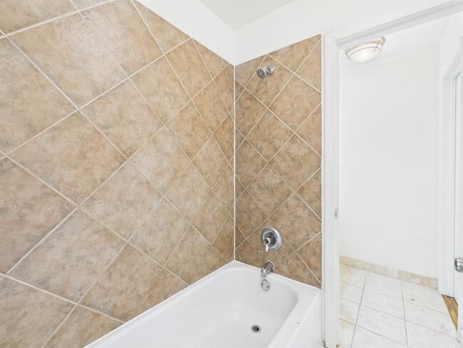 Building Photo - 1411 Kamar Dr