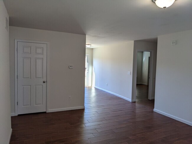 Building Photo - 3 bed/2 bath with 1 car garage for lease c...