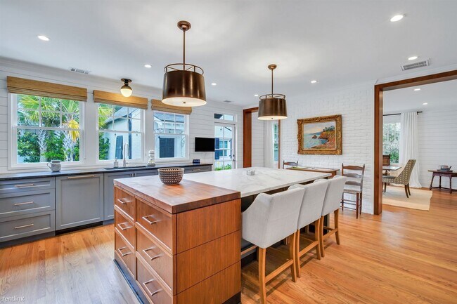 Building Photo - 4 br, 3.5 bath House - 44 E 45th St