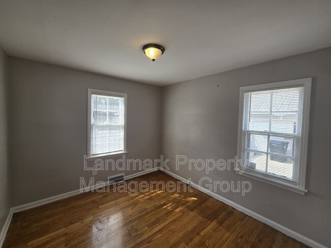 Building Photo - 15401 Eastwood St