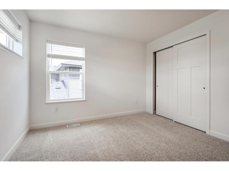 Building Photo - 2529 Green Ash Ave