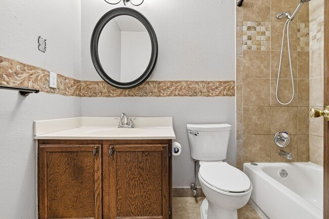 Building Photo - 2 Bed / 2 Bath Townhome in Denver