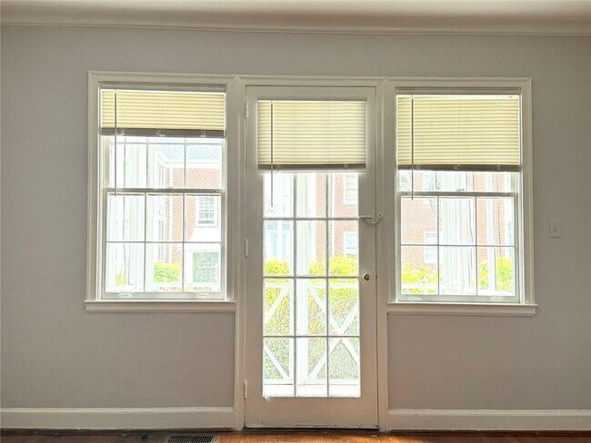 Building Photo - 72 Delmont Dr NE