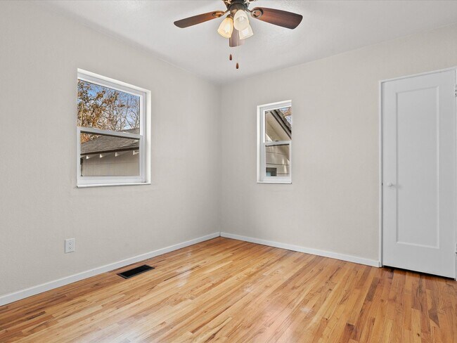 Building Photo - Remodeled Midtown Bungalow