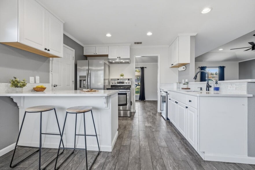 Building Photo - 1607 Malibu Dr