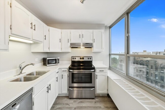 Building Photo - 3550 N Lake Shore Dr