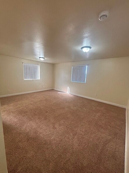 Building Photo - 1011 E 56th St