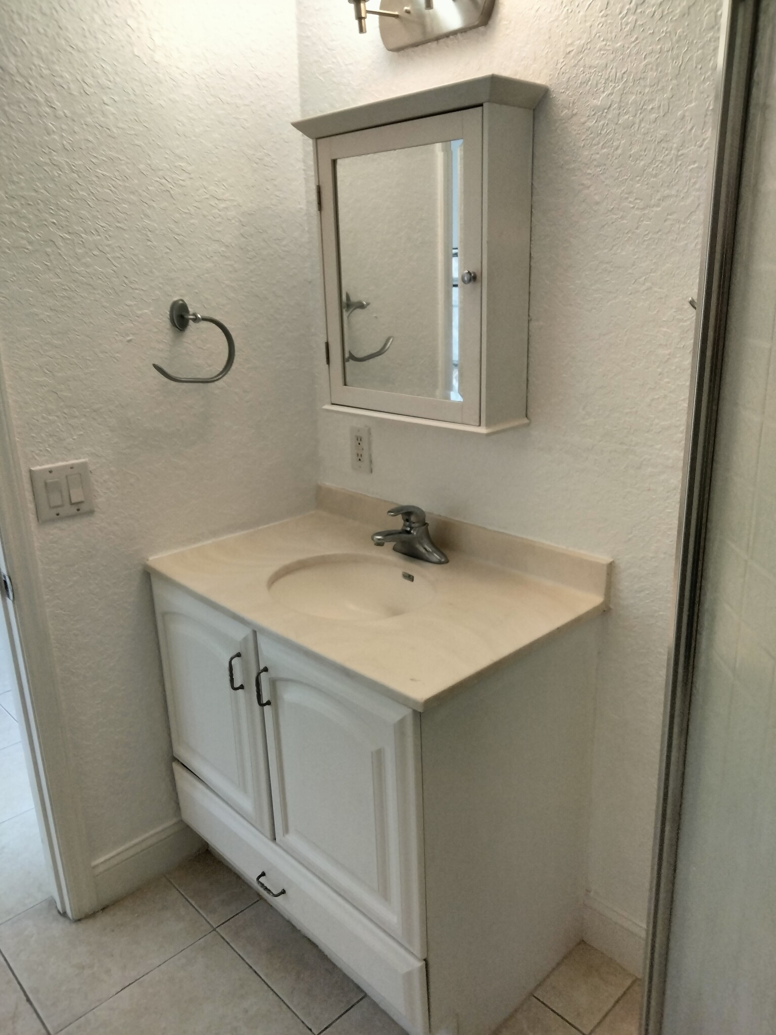 BATH VANITY - 477 2nd St S