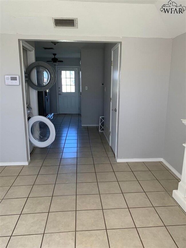 Building Photo - 2806 Stearns Ave