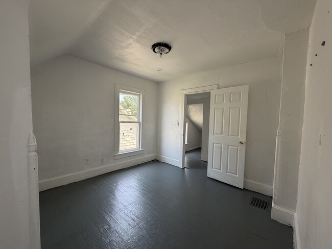 Building Photo - 748 Monroe St