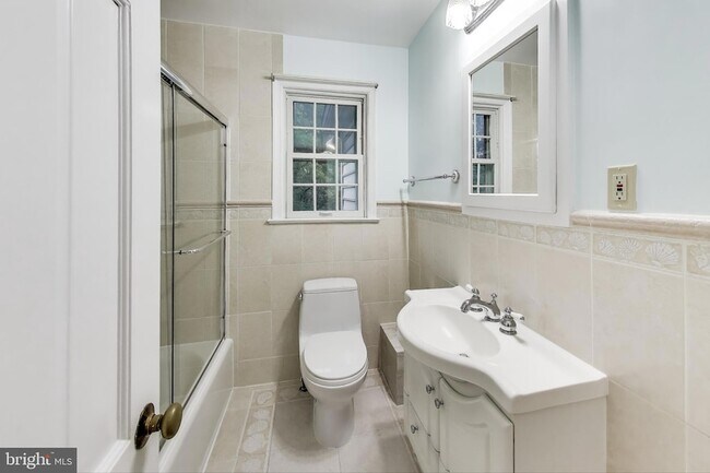 Building Photo - 9326 W Parkhill Dr
