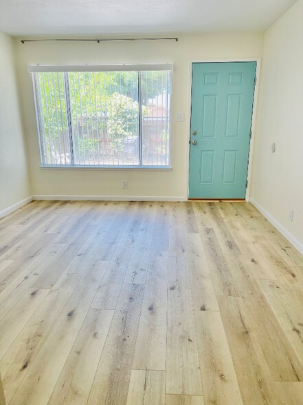 Building Photo - 1812 Rose Ave