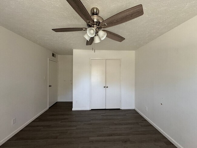 Building Photo - Charming 3 Bed 2 Bath Home with Fenced Yard