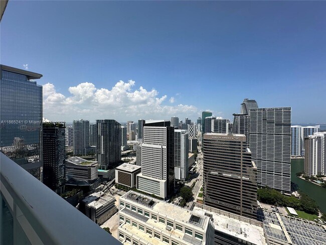 Building Photo - 950 Brickell Bay Dr