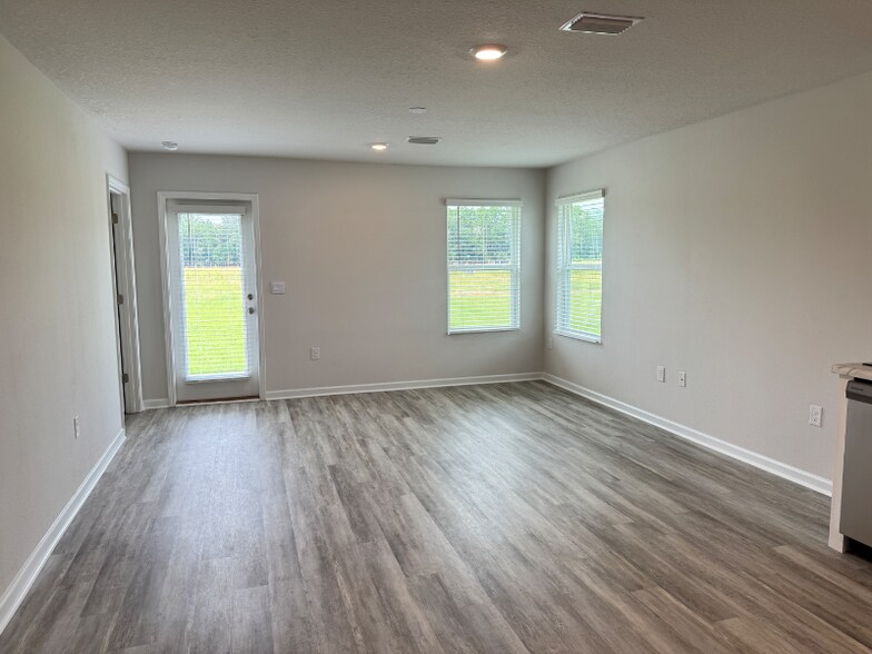 Building Photo - 6357 Firefly Dr