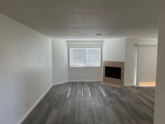 Building Photo - SW!! 2 Bedroom Condo!! 1st Floor!! Newly r...