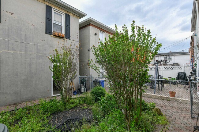 Building Photo - 610 Columbia Ave