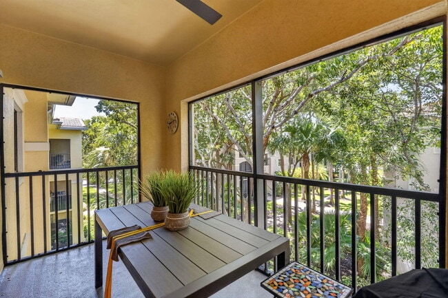 Building Photo - 3020 Alcazar Pl