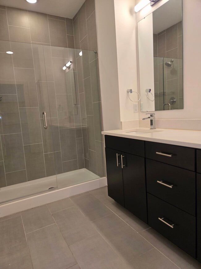 Building Photo - 1876 McQuat Pl