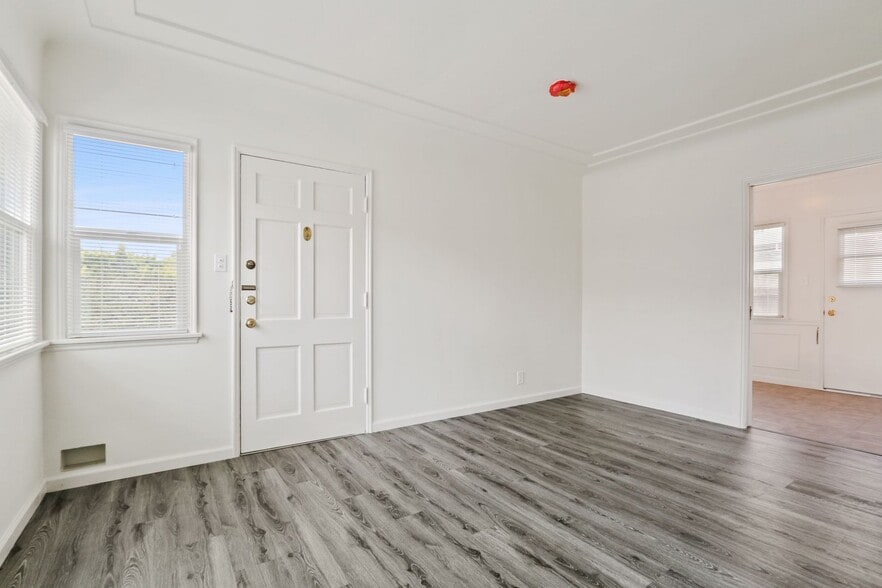 Building Photo - 2024-2026 Ocean Park Blvd