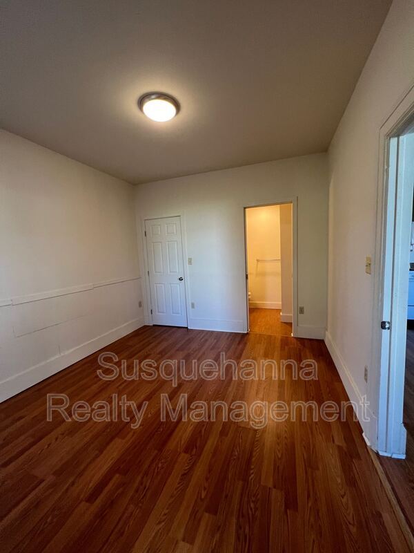 Building Photo - 175 E Derry Rd
