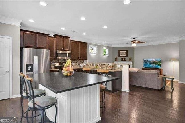 Building Photo - 307 Lakeside Ln